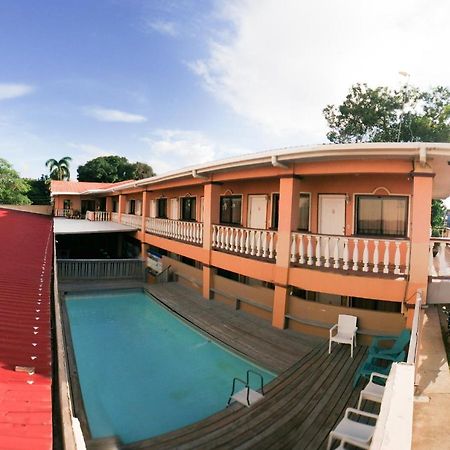 Uw Oasis Hotel La Ceiba Extérieur photo