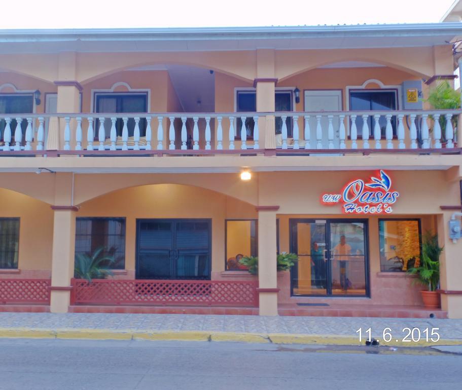 Uw Oasis Hotel La Ceiba Extérieur photo