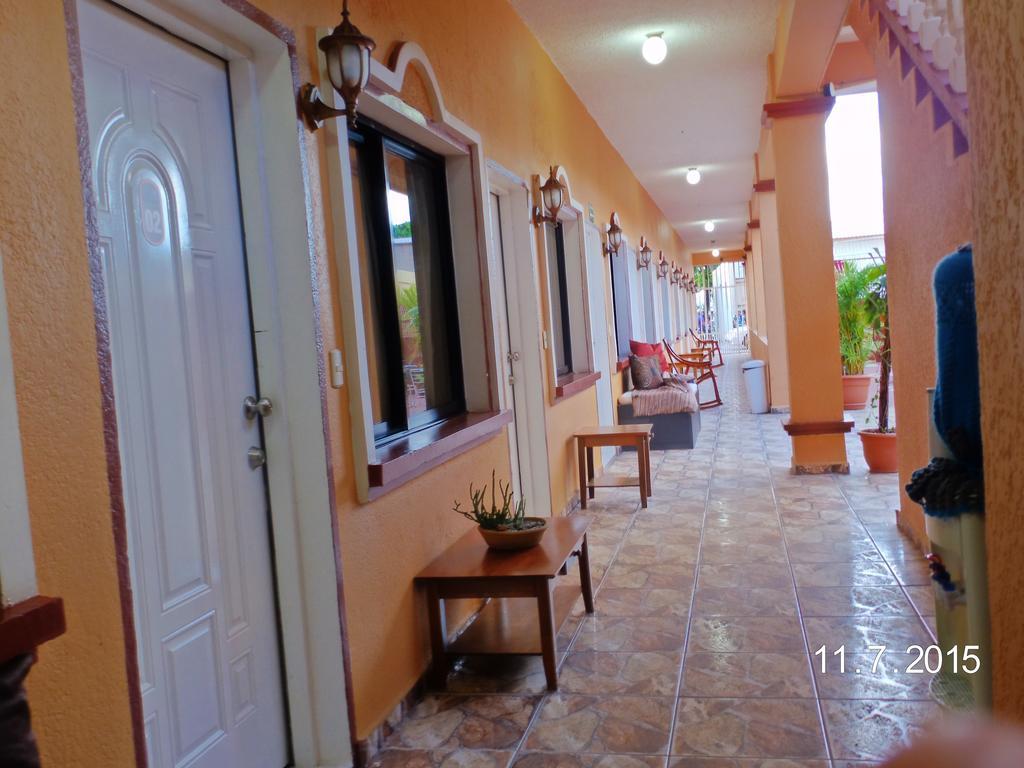 Uw Oasis Hotel La Ceiba Extérieur photo