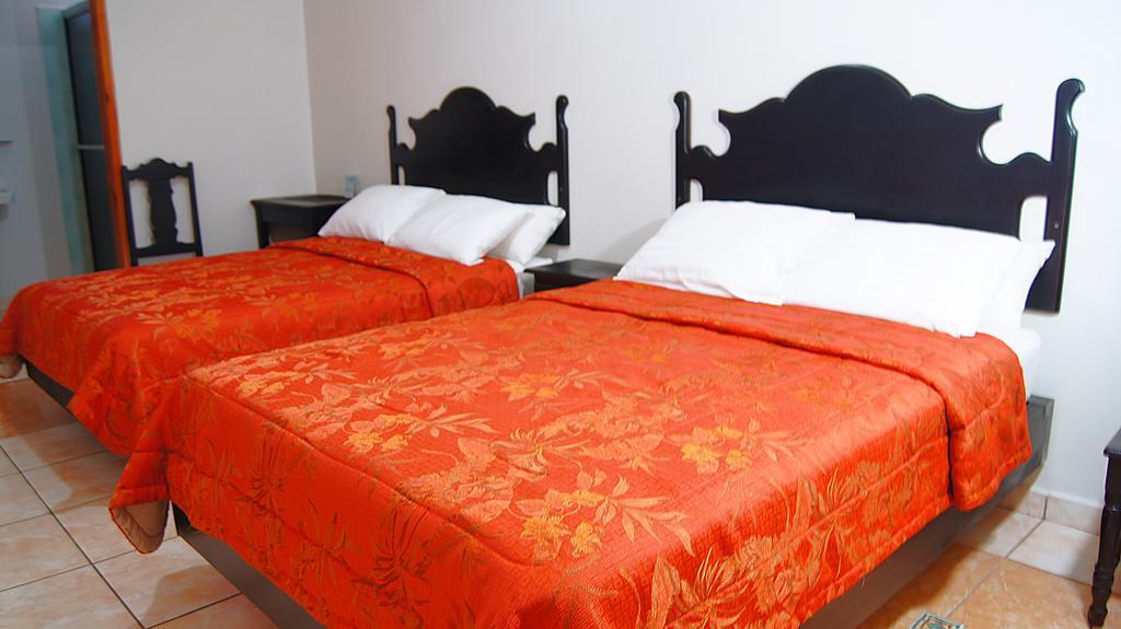 Uw Oasis Hotel La Ceiba Chambre photo