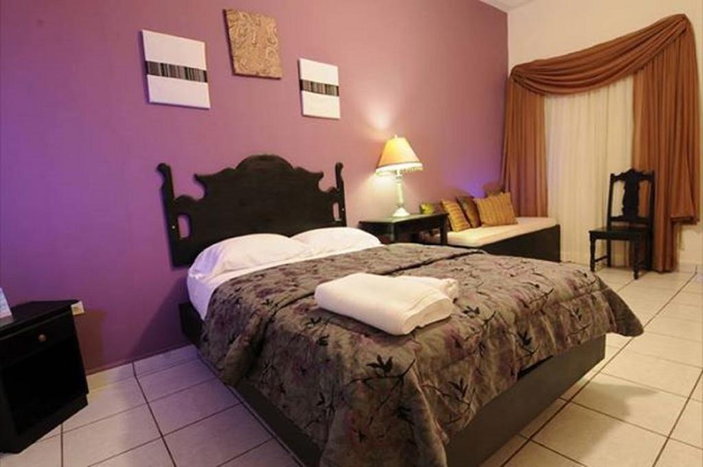 Uw Oasis Hotel La Ceiba Extérieur photo