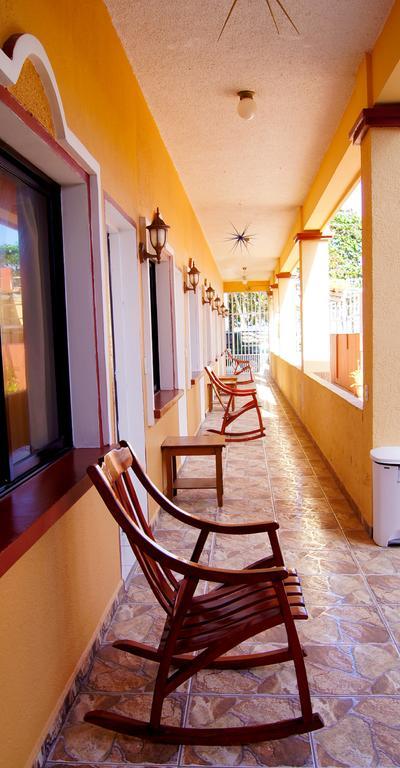Uw Oasis Hotel La Ceiba Extérieur photo