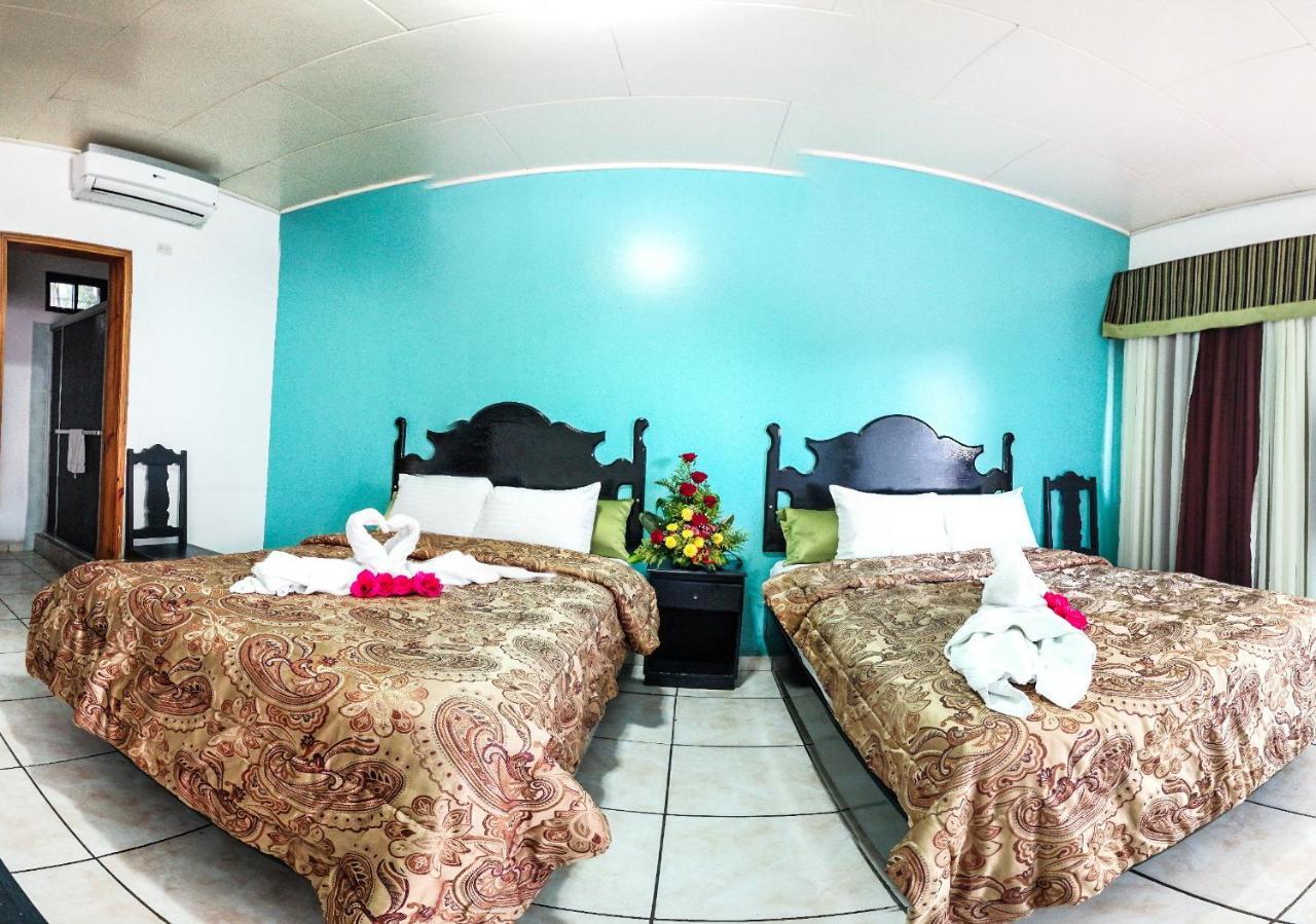 Uw Oasis Hotel La Ceiba Extérieur photo