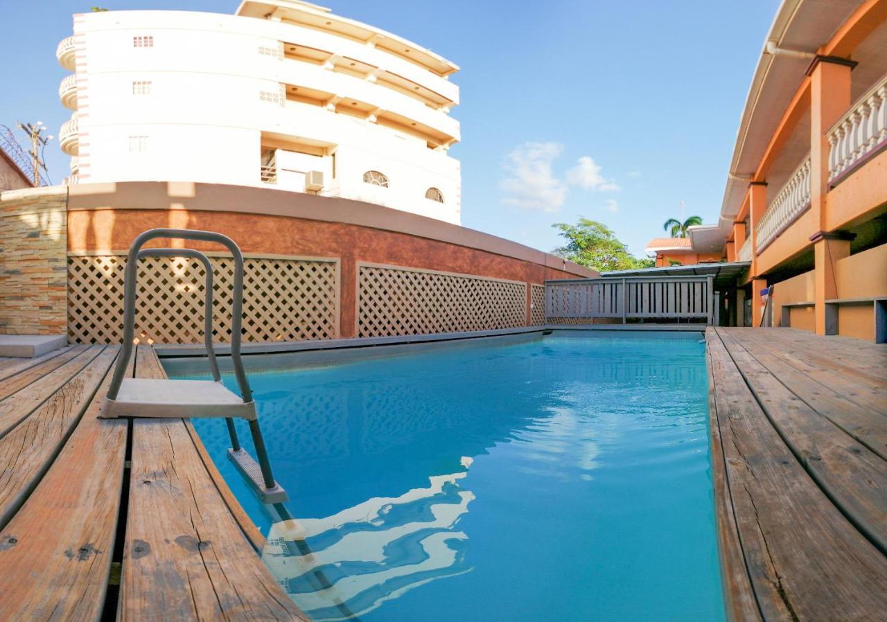 Uw Oasis Hotel La Ceiba Extérieur photo