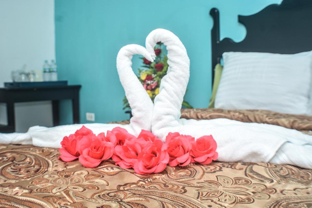 Uw Oasis Hotel La Ceiba Extérieur photo